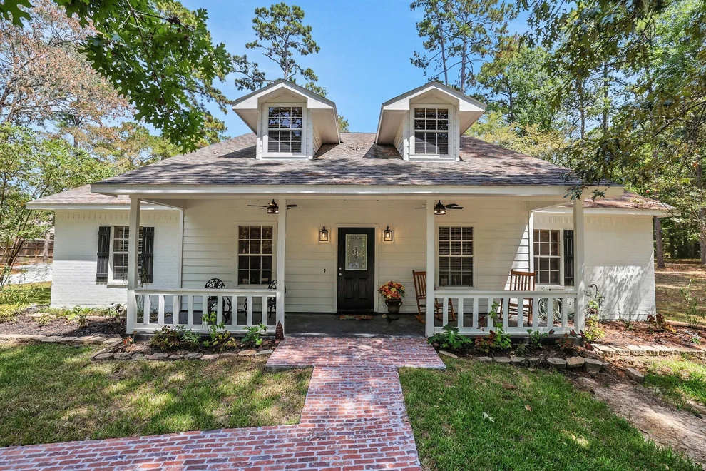 Unit for sale at 221 Lake Grove Drive, Coldspring, TX 77331