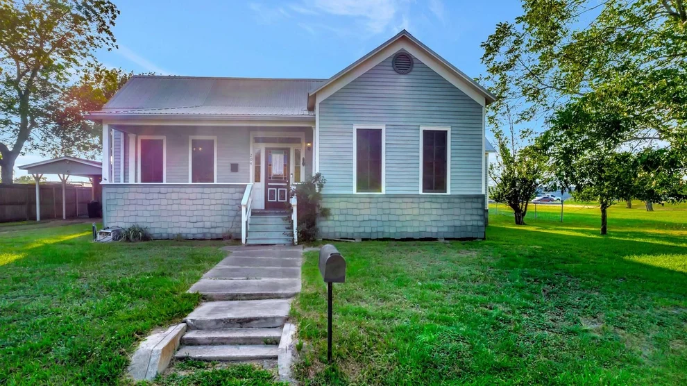 Unit for sale at 204 S Valley Street, Cuero, TX 77954