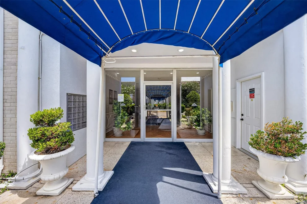 Unit for sale at 2700 Bellefontaine Street, Houston, TX 77025