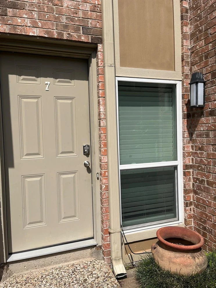 Unit for sale at 2517 Bering Drive, Houston, TX 77057