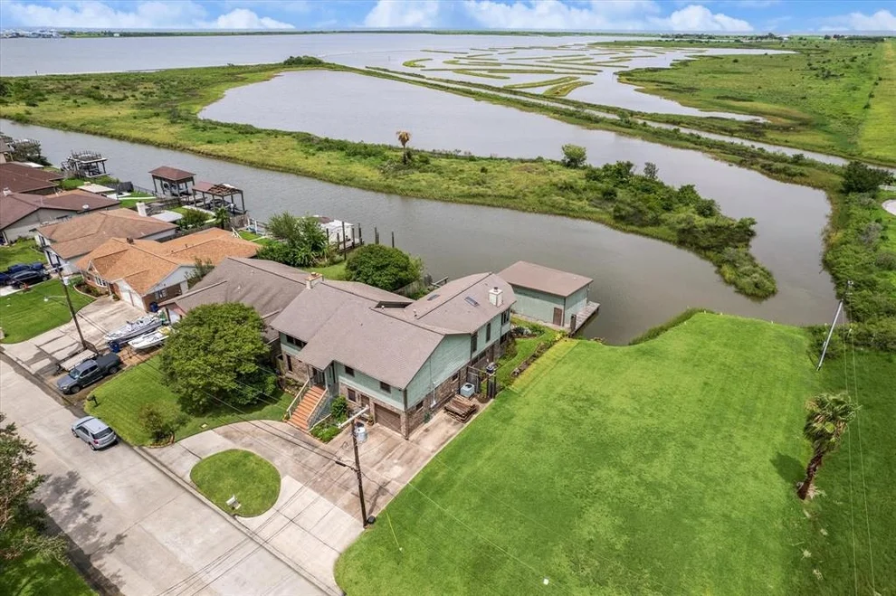 Unit for sale at 3610 17th Street N, Texas City, TX 77590