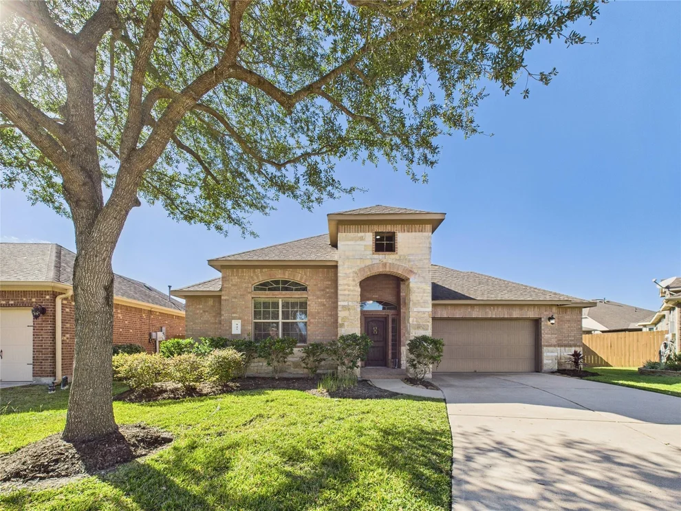 Unit for sale at 947 Ponte Serra Drive, League City, TX 77573