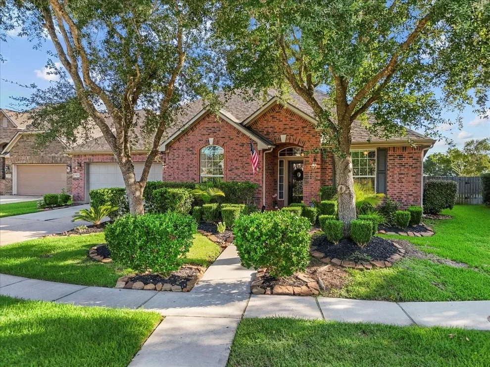 Unit for sale at 2404 Garnetfield Lane, Friendswood, TX 77546