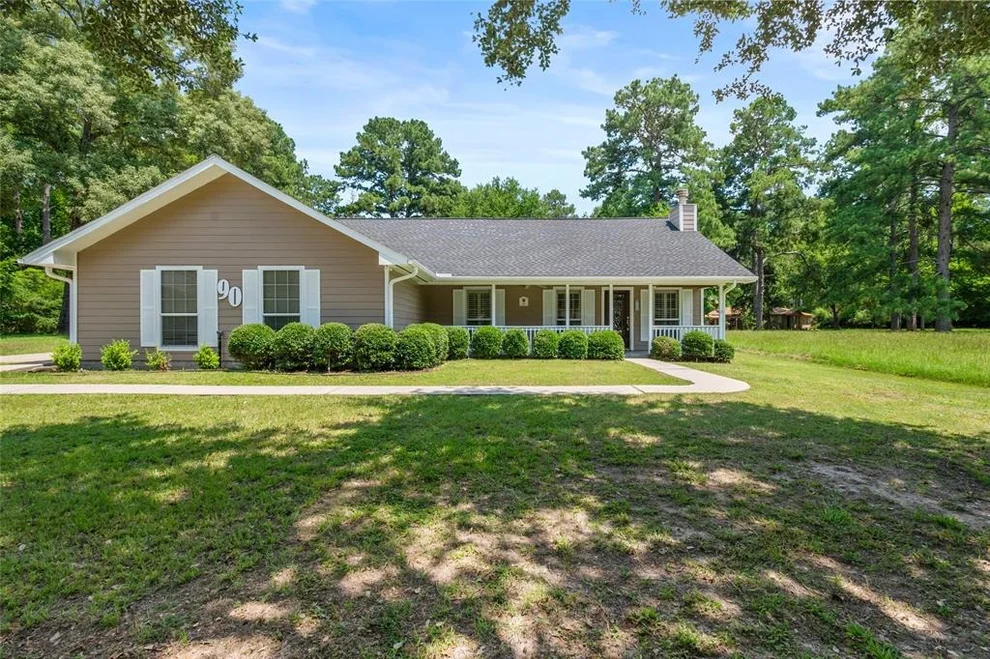 Unit for sale at 90 Westwood Drive E, Trinity, TX 75862