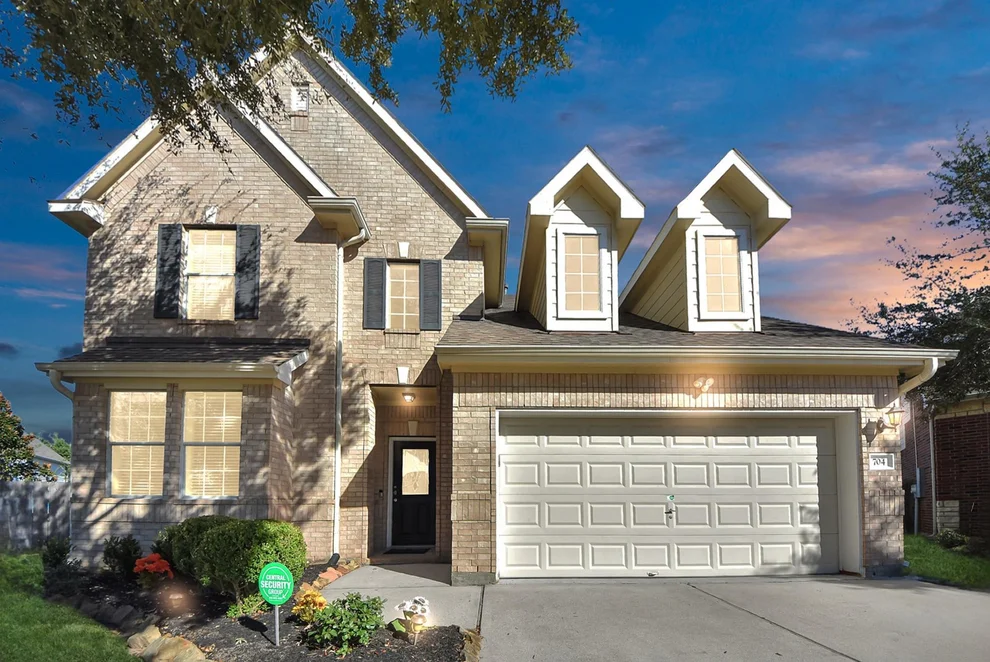 Unit for sale at 704 Harvard Pointe Drive, League City, TX 77573