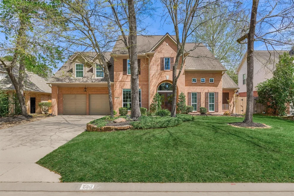 Unit for sale at 170 N Hazelcrest Circle, The Woodlands, TX 77382