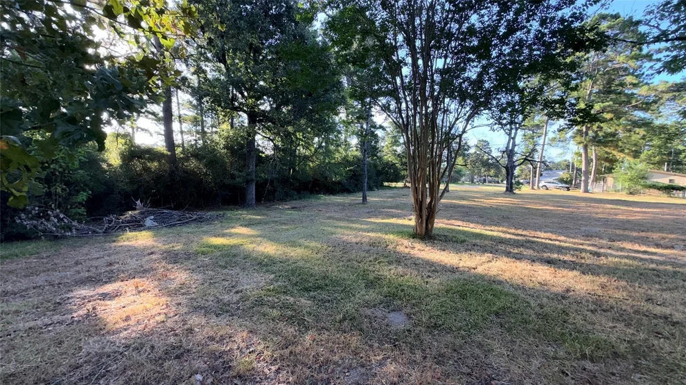 Unit for sale at 192 Cottonwood, Onalaska, TX 77360