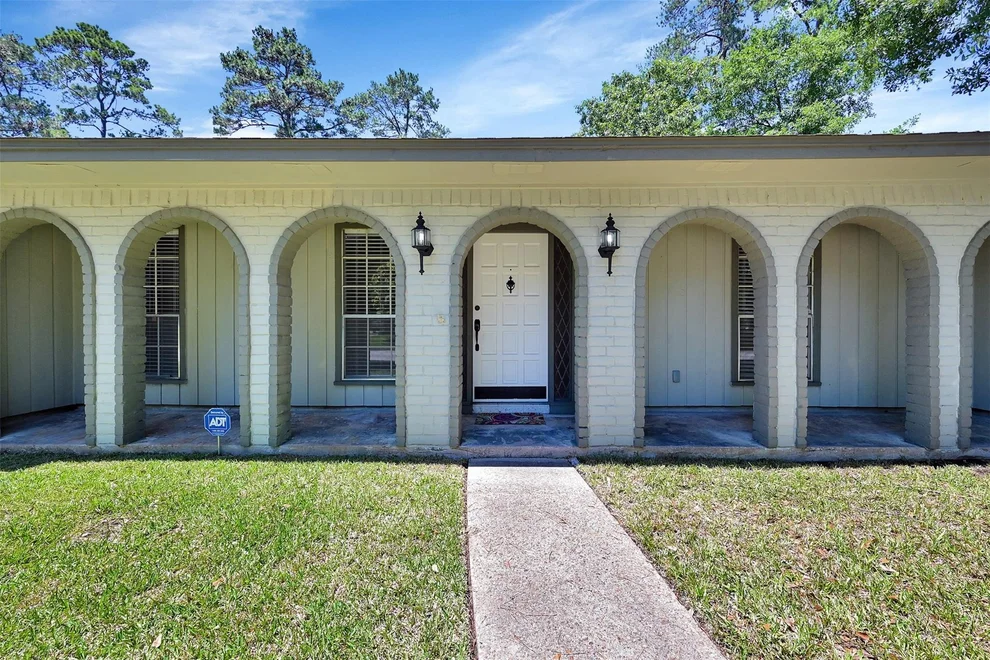 Unit for sale at 27121 Wells Lane, Oak Ridge North, TX 77385