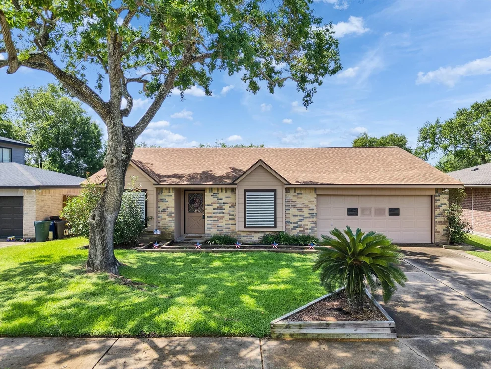 Unit for sale at 6209 Woodvale Drive, League City, TX 77573
