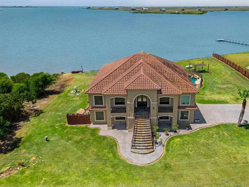 Unit for sale at 6609 State Highway 35 S, Palacios, TX 77465