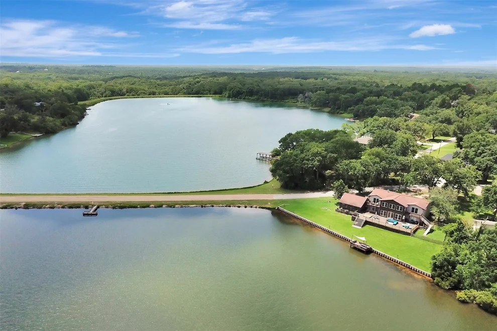 Unit for sale at 571 Lakeview Circle, Hilltop Lakes, TX 77871