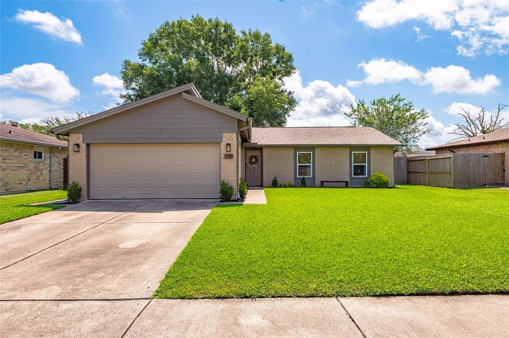 Unit for sale at 306 Morningside Drive, League City, TX 77573