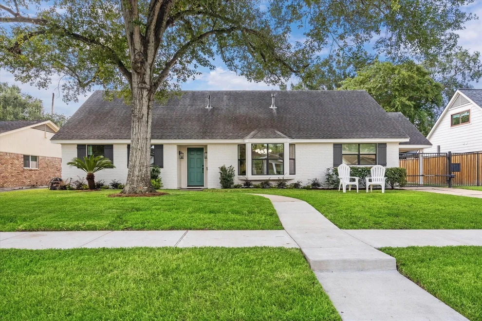 Unit for sale at 8011 Meadowcroft Drive, Houston, TX 77063