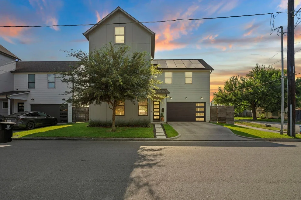Unit for sale at 3317 Arlington Street, Houston, TX 77018