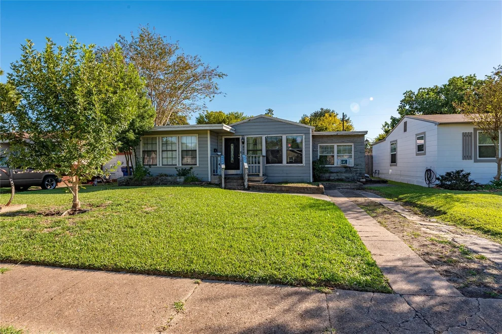Unit for sale at 809 12th Avenue N, Texas City, TX 77590