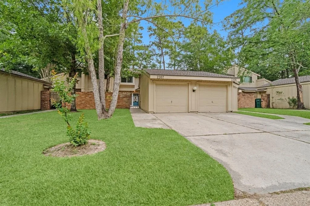 Unit for sale at 2207 W Settlers Way, The Woodlands, TX 77380