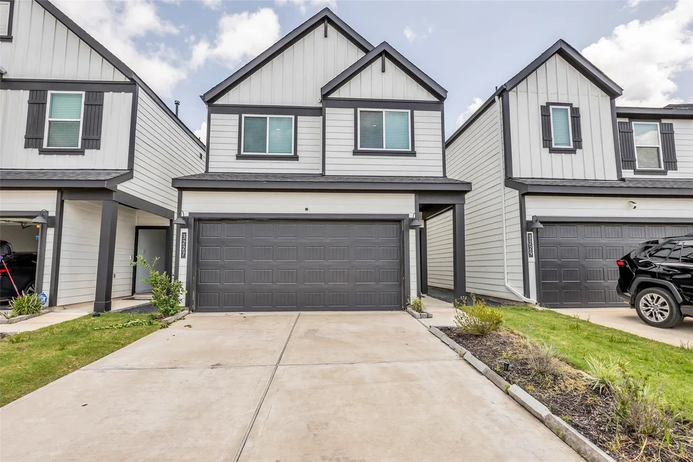 Unit for sale at 3227 Creston Gate Drive, Houston, TX 77047