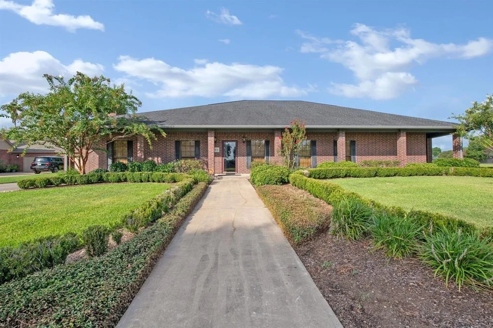 Unit for sale at 702 Walnut Street, Lake Jackson, TX 77566