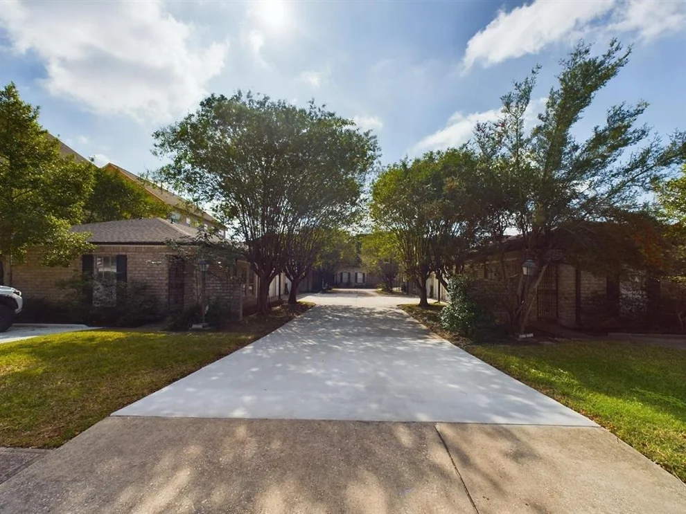 Unit for sale at 5631 Winsome Lane, Houston, TX 77057