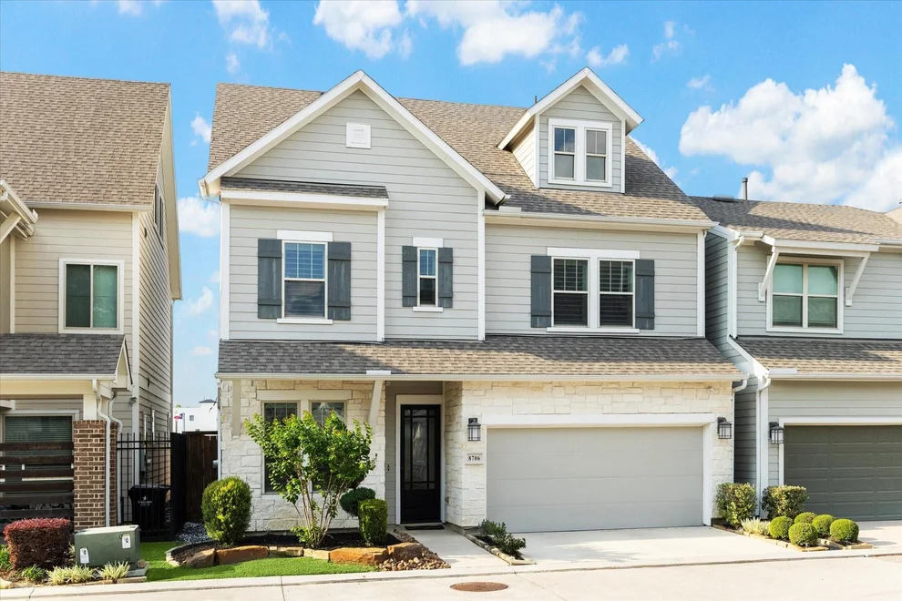 Unit for sale at 8706 Strongoak Lane, Houston, TX 77055