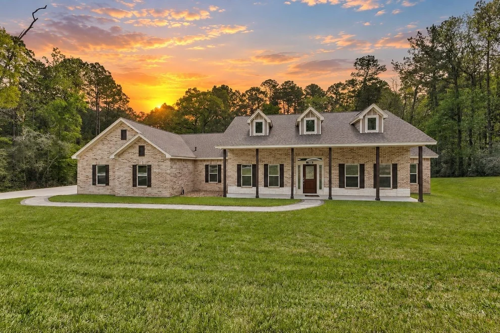 Unit for sale at 150 Sky Oak Lane, Huntsville, TX 77340