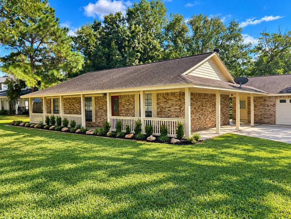 Unit for sale at 407 Branding Iron Circle, Angleton, TX 77515