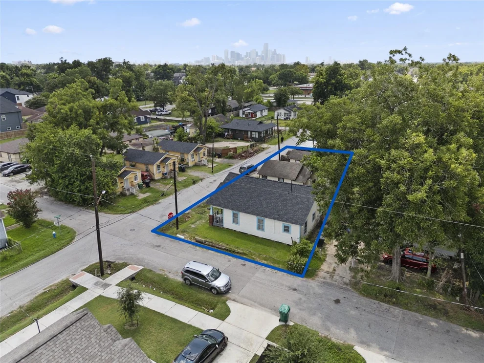 Unit for sale at 5611 Nichols Street, Houston, TX 77020