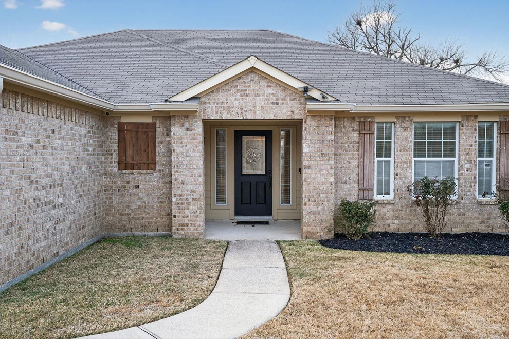 Unit for sale at 12325 Green Ridge Drive, Willis, TX 77318