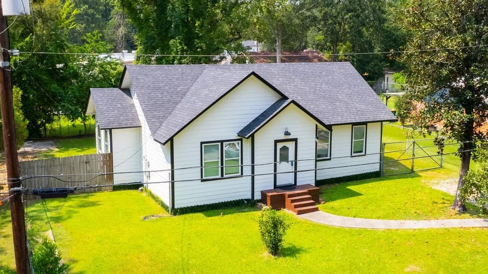 Unit for sale at 1010 Long Street, Conroe, TX 77301