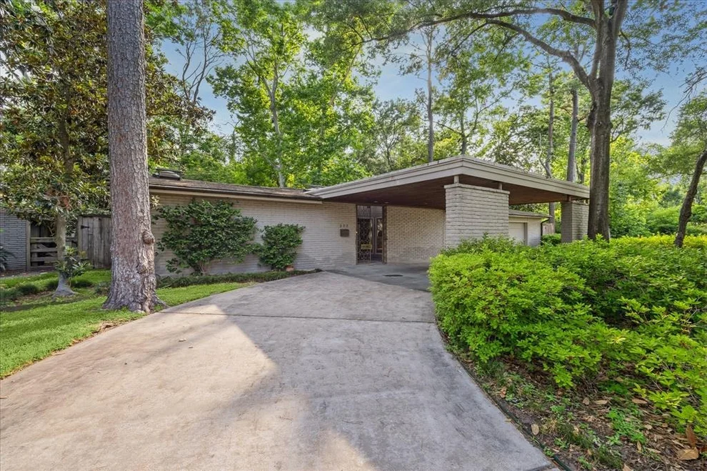 Unit for sale at 323 Electra Drive, Houston, TX 77024