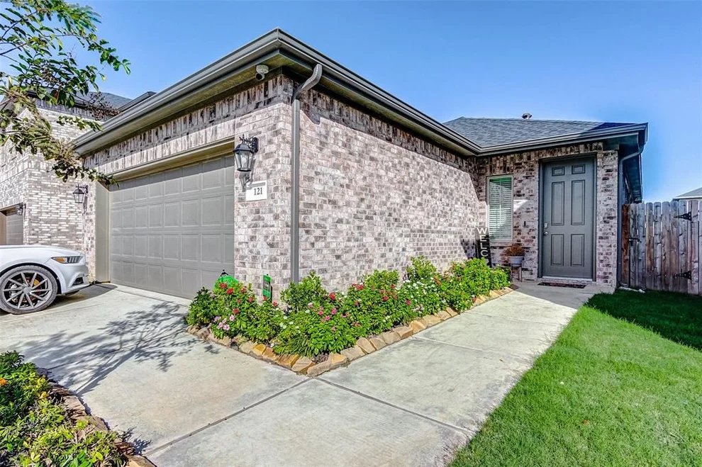 Unit for sale at 121 Wedgewood Trace Lane, La Porte, TX 77571