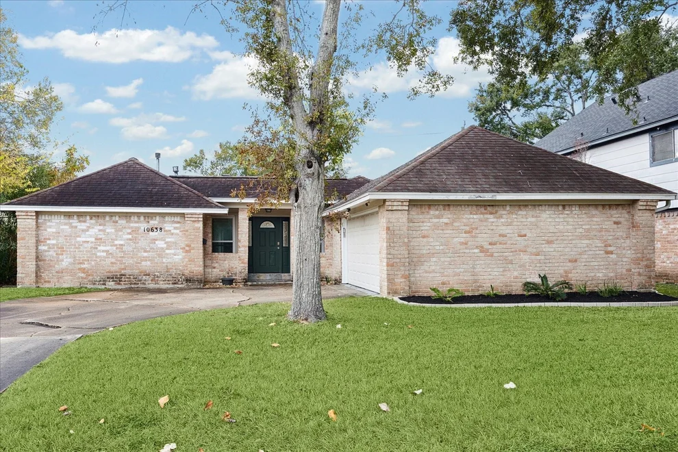 Unit for sale at 10638 Bob White Drive, Houston, TX 77096