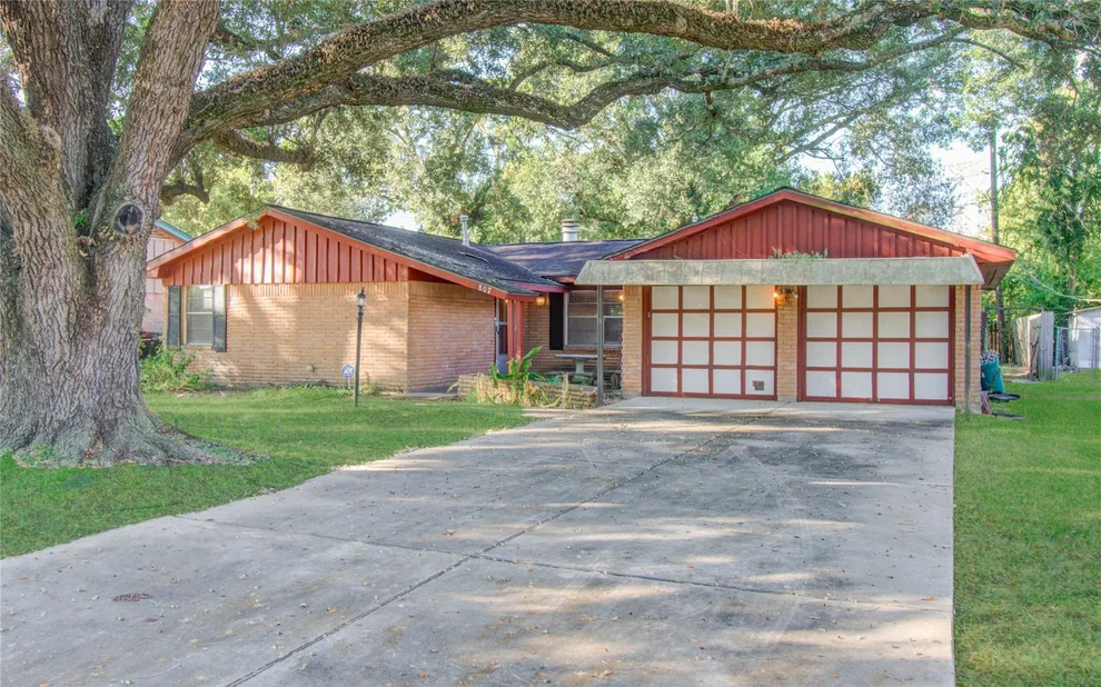 Unit for sale at 807 Golf Court, Stafford, TX 77477