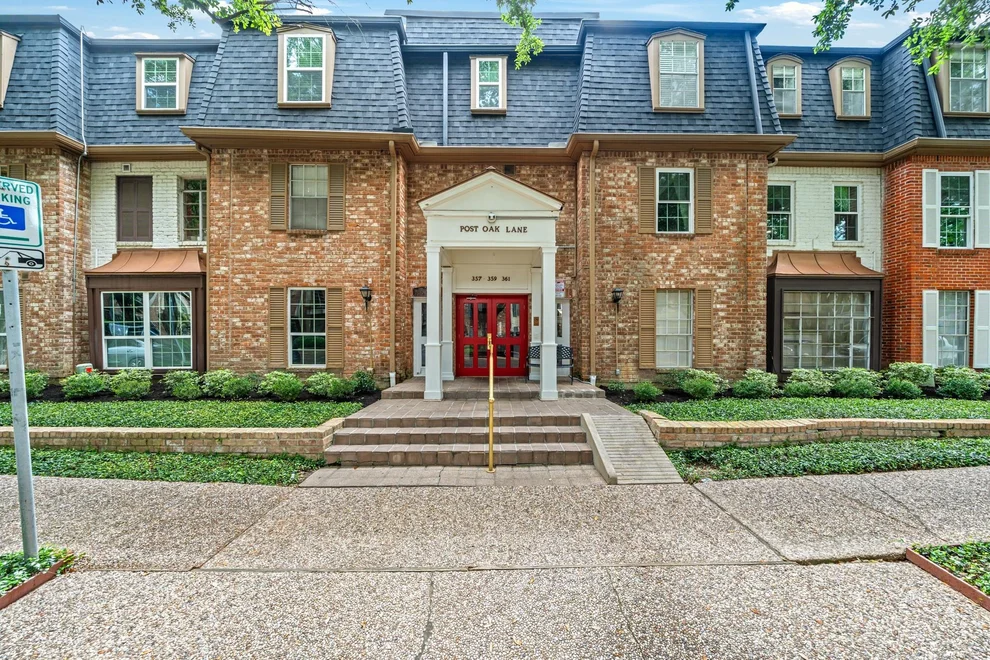 Unit for sale at 359 N Post Oak Lane, Houston, TX 77024