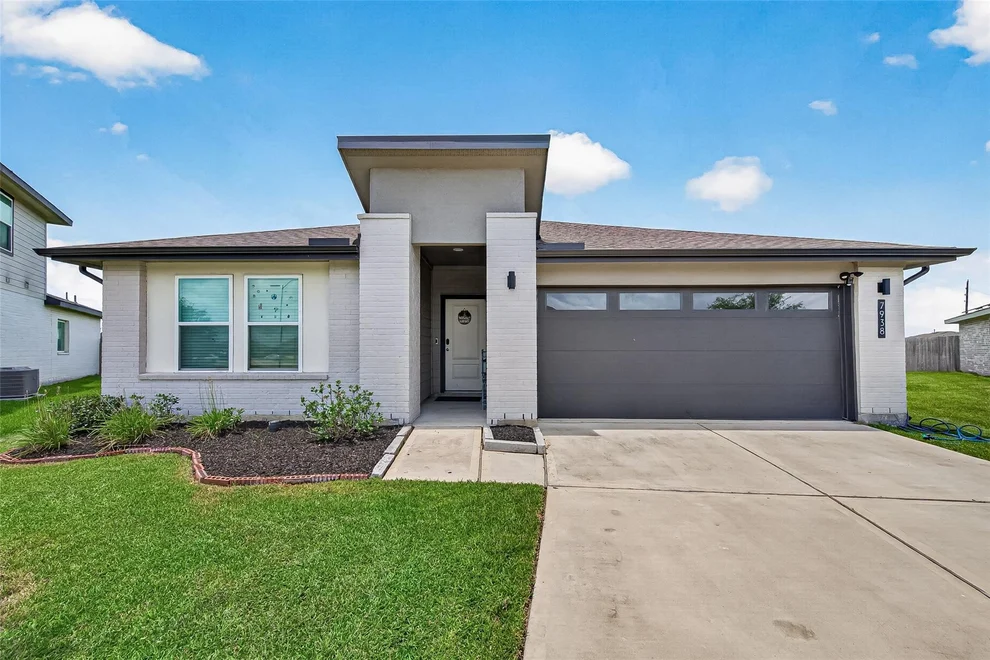 Unit for sale at 7938 Brushwood Drive, Rosharon, TX 77583