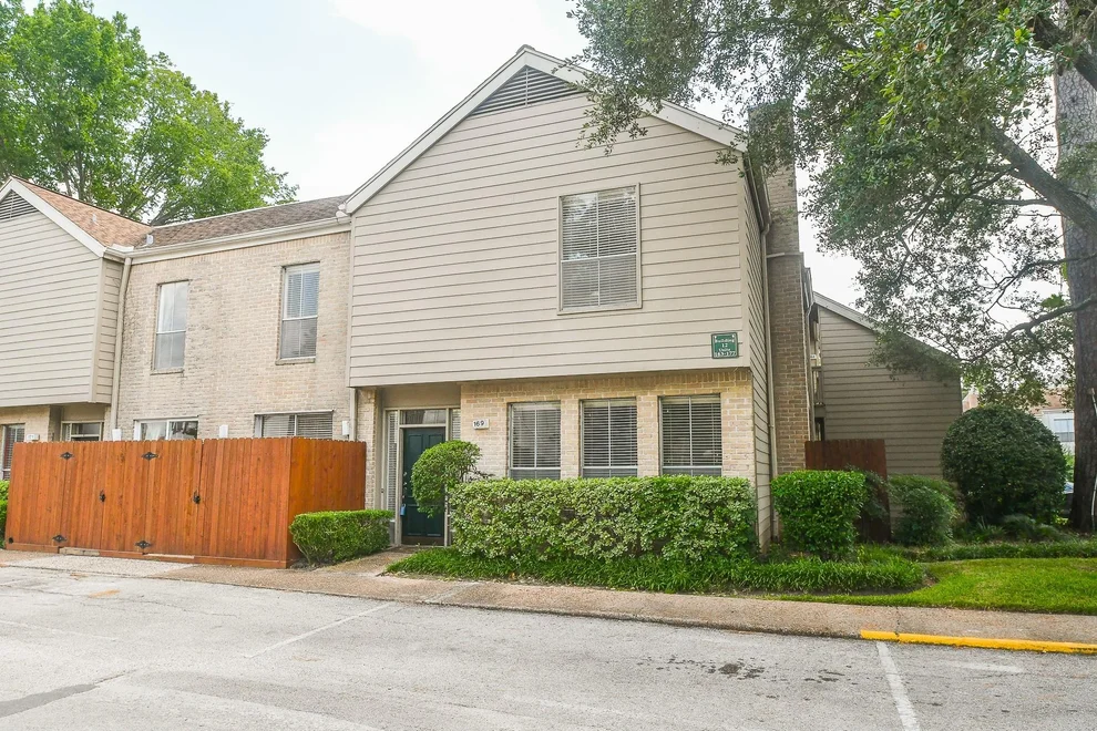 Unit for sale at 2100 Tanglewilde Street, Houston, TX 77063