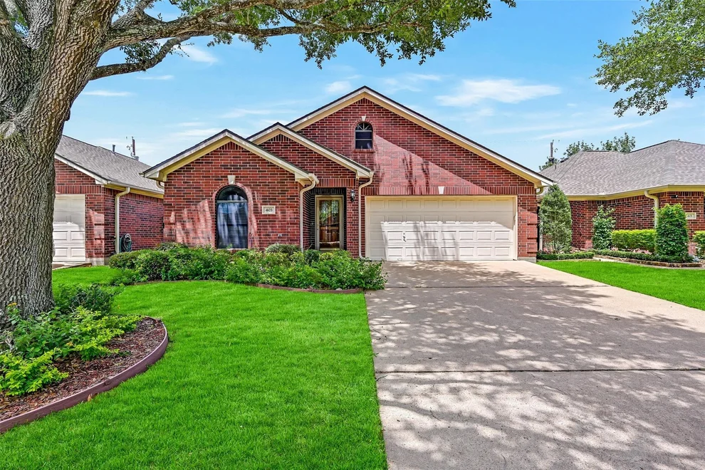 Unit for sale at 403 Live Oak Lane, Friendswood, TX 77546