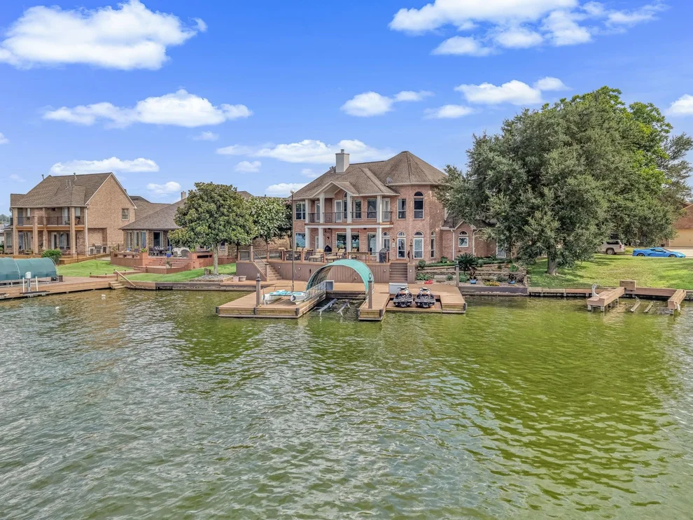 Unit for sale at 318 Bayshore Drive, Montgomery, TX 77356