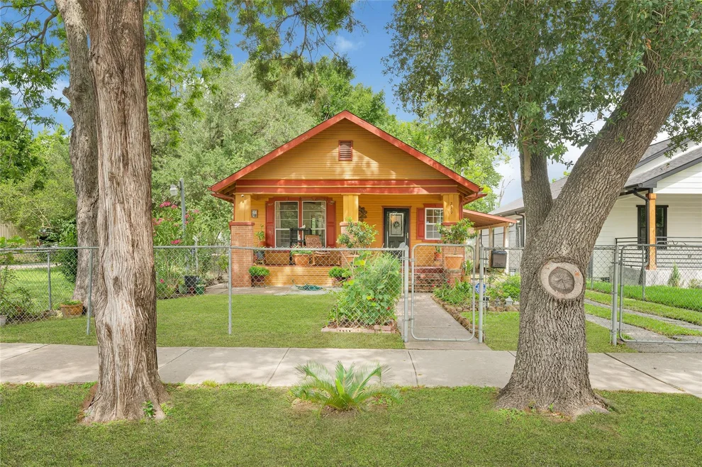 Unit for sale at 230 Lenox Street, Houston, TX 77011