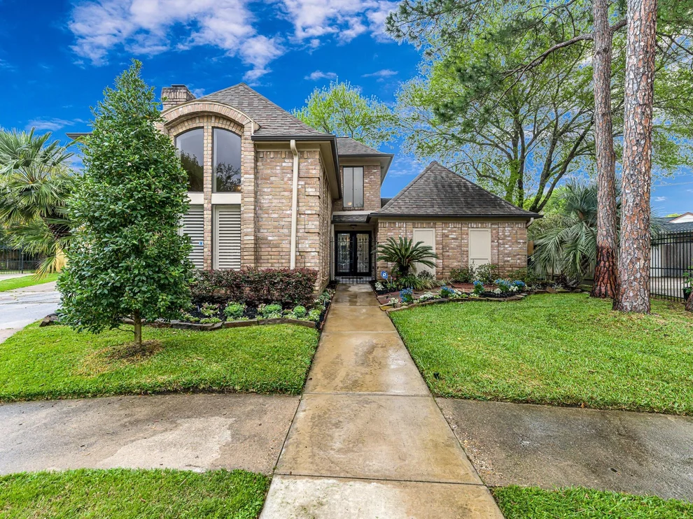 Unit for sale at 12422 Piping Rock Drive, Houston, TX 77077