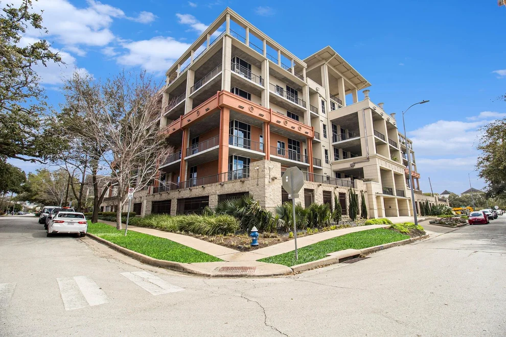 Unit for sale at 1401 Calumet Street, Houston, TX 77004