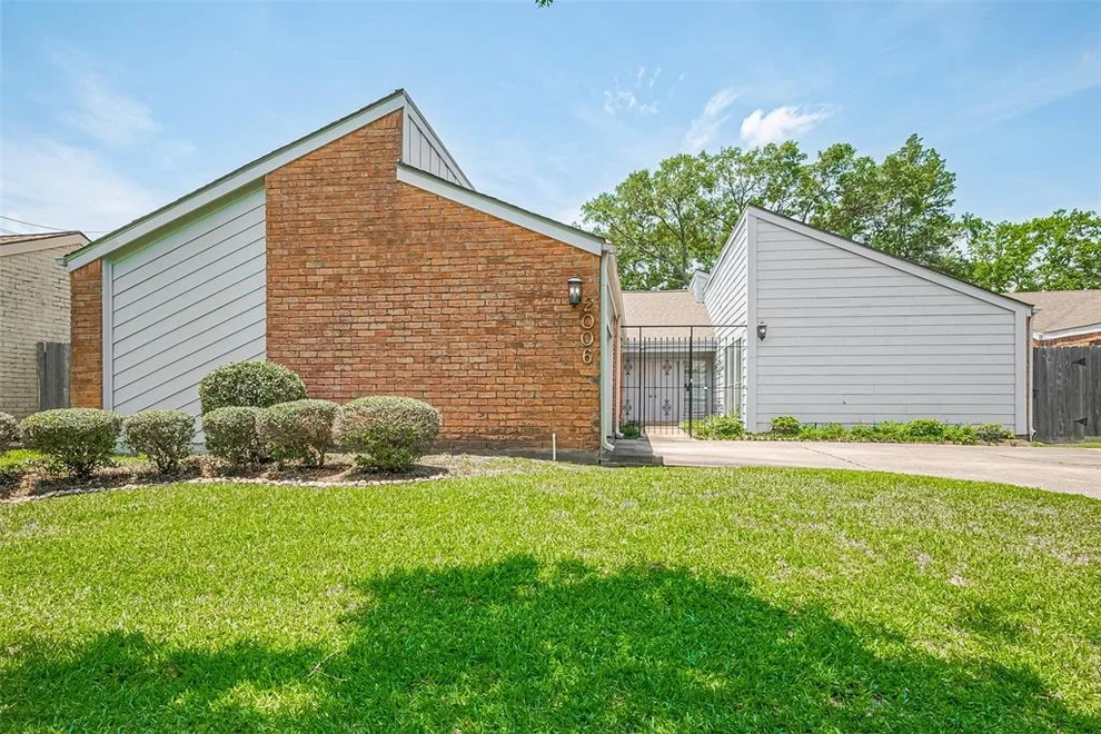 Unit for sale at 2006 Woodland Springs Street, Houston, TX 77077