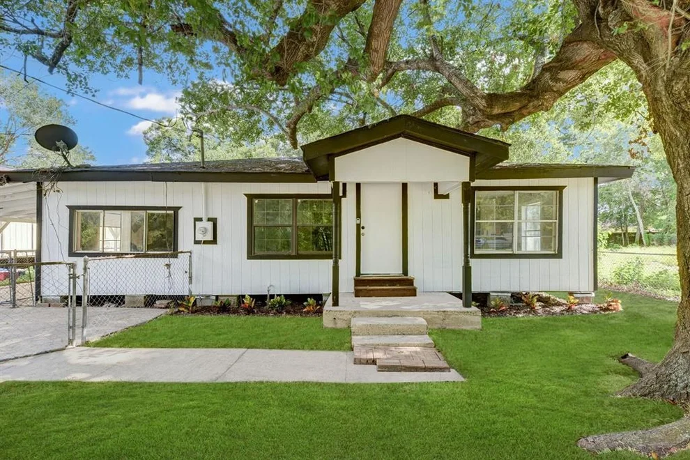 Unit for sale at 211 Arcadian Drive, Crosby, TX 77532