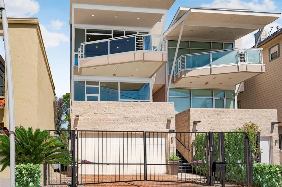 Unit for sale at 1804 N Memorial Way, Houston, TX 77007