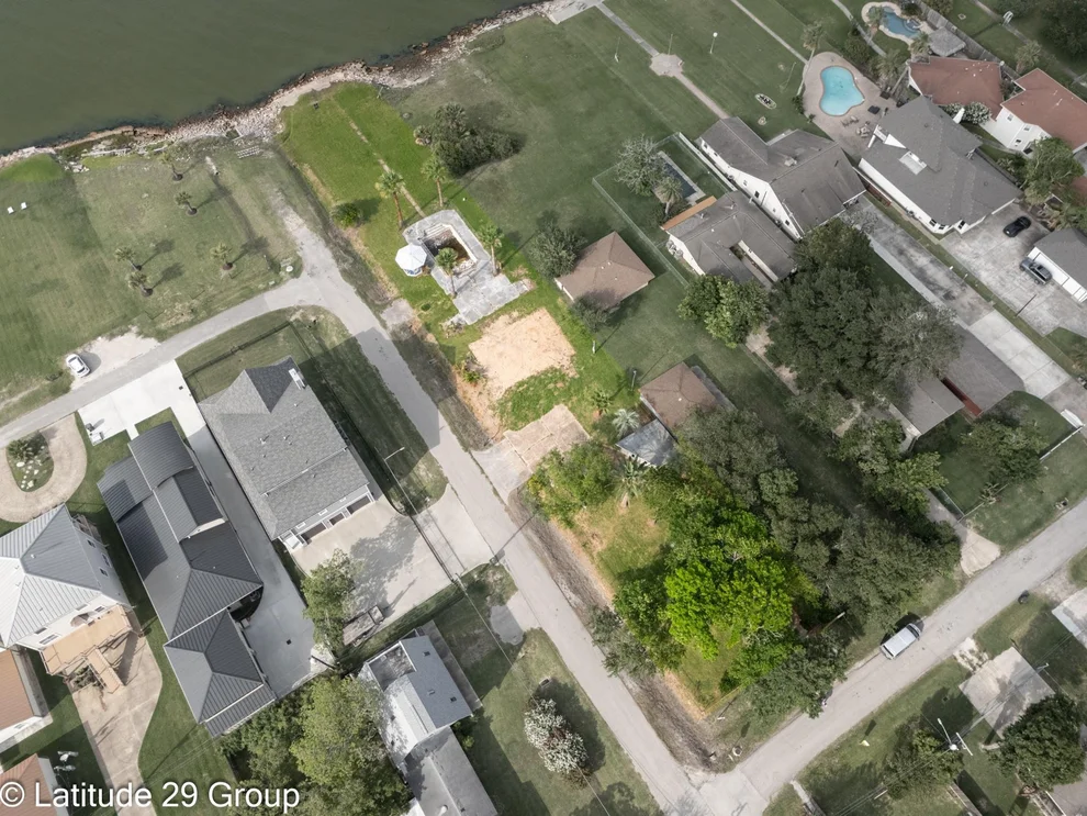Unit for sale at 2588 Cliff Drive, Dickinson, TX 77539