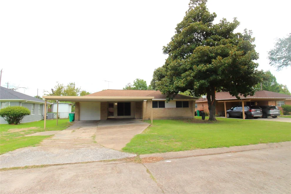 Unit for sale at 402 Chandler Drive, Baytown, TX 77521