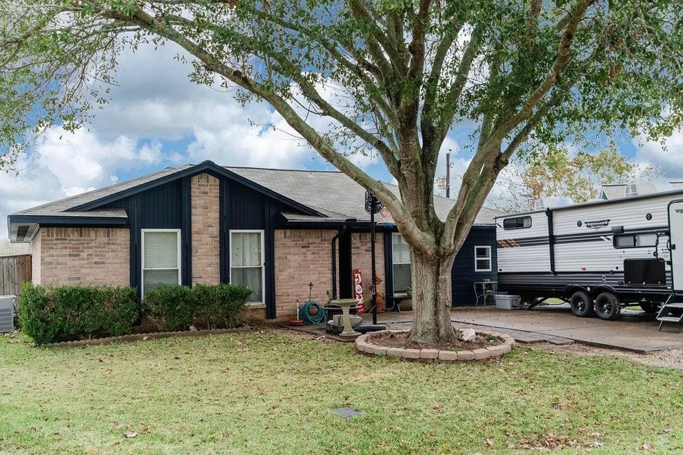 Unit for sale at 419 N 9th Street, Beasley, TX 77417