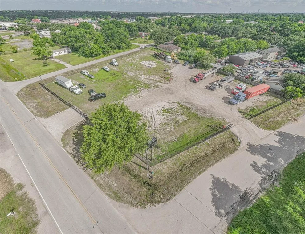 Unit for sale at 5302 Fuqua Gardens View, Houston, TX 77045