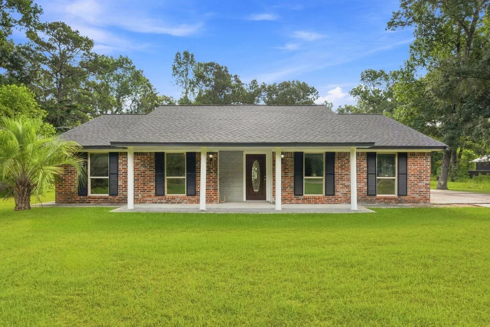 Unit for sale at 18813 Woodridge Drive, Conroe, TX 77302
