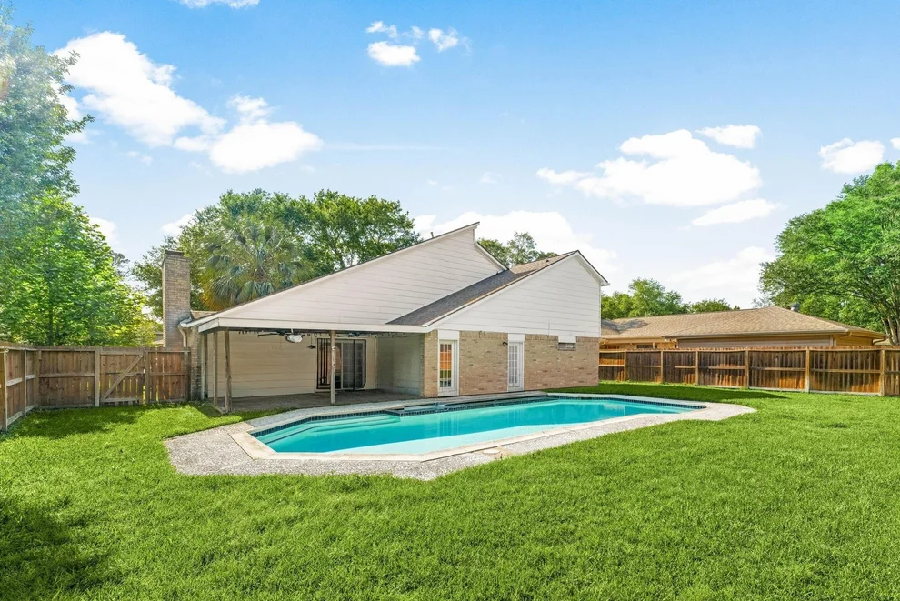 Unit for sale at 7306 Creek Crest Drive, Houston, TX 77095